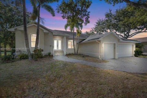 House in Saint Petersburg, Florida 4 bedrooms № 2054054 - photo 2