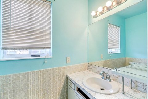 Condo in Hollywood, Florida, 1 bedroom № 2183654 - photo 14