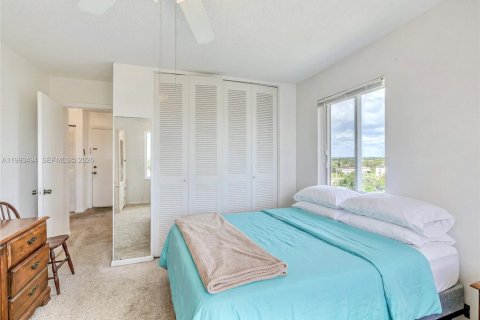 Condo in Hollywood, Florida, 1 bedroom № 2183654 - photo 12