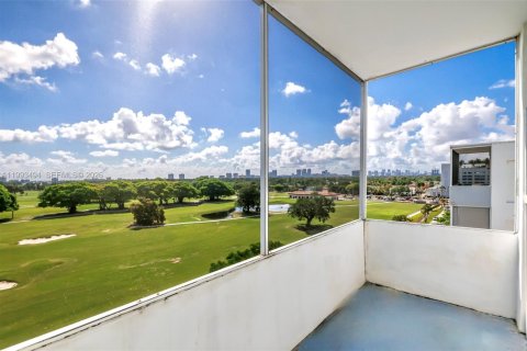 Condo in Hollywood, Florida, 1 bedroom № 2183654 - photo 4
