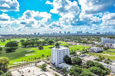 Condo in Hollywood, Florida, 1 bedroom № 2183654 - photo 25