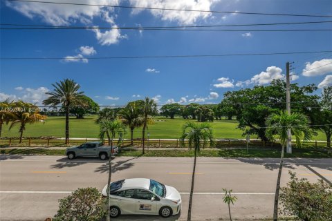 Condo in Hollywood, Florida, 1 bedroom № 2183654 - photo 18