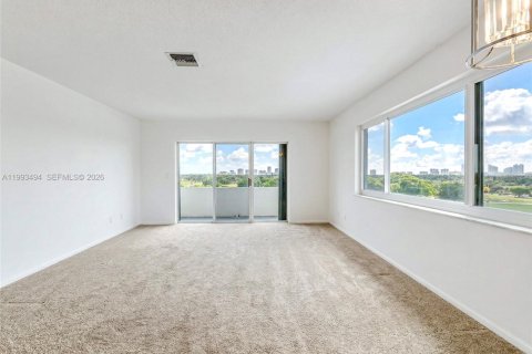 Condo in Hollywood, Florida, 1 bedroom № 2183654 - photo 7