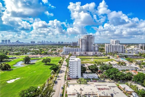 Condo in Hollywood, Florida, 1 bedroom № 2183654 - photo 24