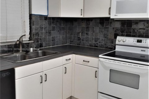 Condominio en alquiler en Davie, Florida, 1 dormitorio, 60.76 m2 № 2054310 - foto 5