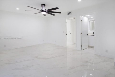 Купить кондоминиум в Пемброк-Пайнс, Флорида 1 спальня, 75.34м2, № 1964752 - фото 21