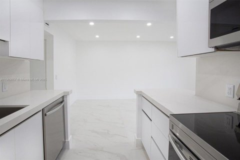 Купить кондоминиум в Пемброк-Пайнс, Флорида 1 спальня, 75.34м2, № 1964752 - фото 7