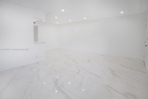 Купить кондоминиум в Пемброк-Пайнс, Флорида 1 спальня, 75.34м2, № 1964752 - фото 14