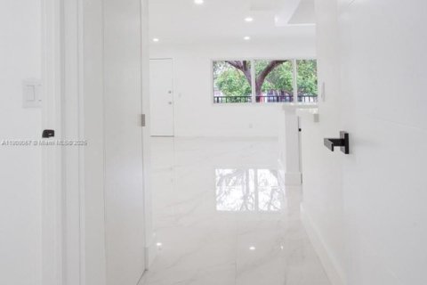 Купить кондоминиум в Пемброк-Пайнс, Флорида 1 спальня, 75.34м2, № 1964752 - фото 26