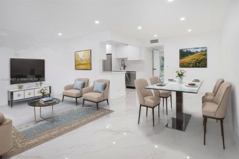 Кондоминиум с 1 спальней в Пемброк-Пайнс, Флорида № 1964752