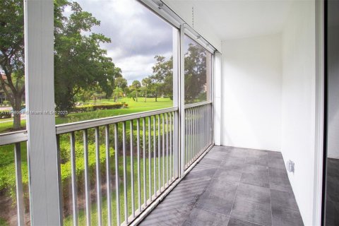 Купить кондоминиум в Пемброк-Пайнс, Флорида 1 спальня, 75.34м2, № 1964752 - фото 28