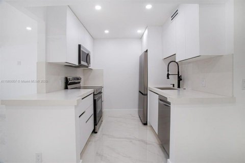 Купить кондоминиум в Пемброк-Пайнс, Флорида 1 спальня, 75.34м2, № 1964752 - фото 3