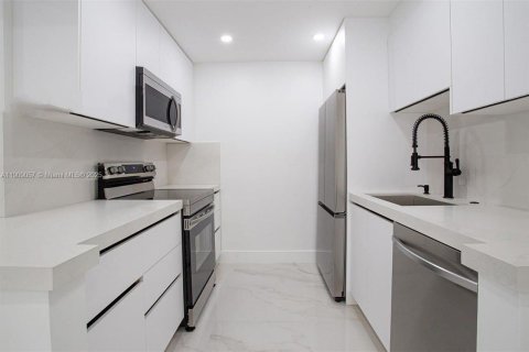 Купить кондоминиум в Пемброк-Пайнс, Флорида 1 спальня, 75.34м2, № 1964752 - фото 5