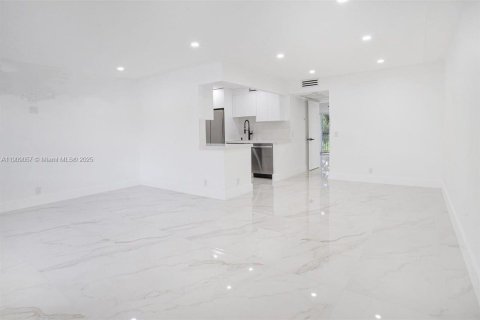 Купить кондоминиум в Пемброк-Пайнс, Флорида 1 спальня, 75.34м2, № 1964752 - фото 12