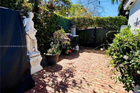 Casa en venta en West Miami, Florida, 4 dormitorios, 207.45 m2 № 2035019 - foto 24