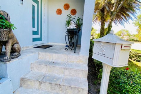 Casa en venta en West Miami, Florida, 4 dormitorios, 207.45 m2 № 2035019 - foto 5