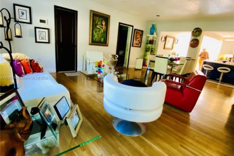 Casa en venta en West Miami, Florida, 4 dormitorios, 207.45 m2 № 2035019 - foto 13