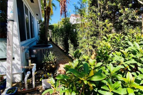 Casa en venta en West Miami, Florida, 4 dormitorios, 207.45 m2 № 2035019 - foto 27