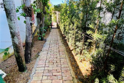 Casa en venta en West Miami, Florida, 4 dormitorios, 207.45 m2 № 2035019 - foto 28