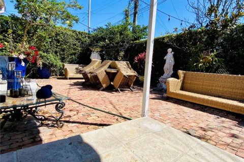 Casa en venta en West Miami, Florida, 4 dormitorios, 207.45 m2 № 2035019 - foto 23