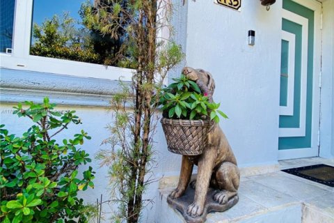 Casa en venta en West Miami, Florida, 4 dormitorios, 207.45 m2 № 2035019 - foto 10