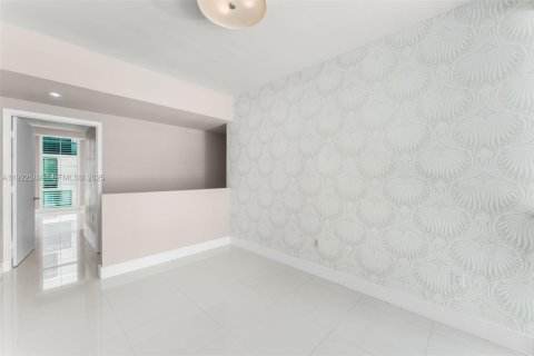 Condominio en venta en Miami Beach, Florida, 2 dormitorios, 157.93 m2 № 1984209 - foto 17