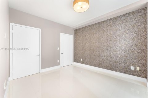 Condominio en venta en Miami Beach, Florida, 2 dormitorios, 157.93 m2 № 1984209 - foto 12