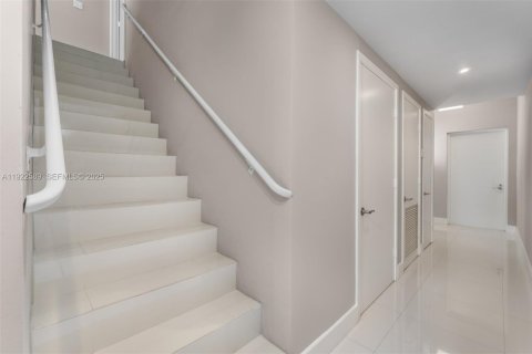 Condominio en venta en Miami Beach, Florida, 2 dormitorios, 157.93 m2 № 1984209 - foto 15