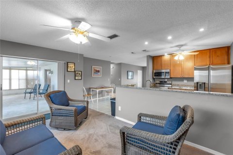 Condo in Sun City Center, Florida, 2 bedrooms № 2120413 - photo 7