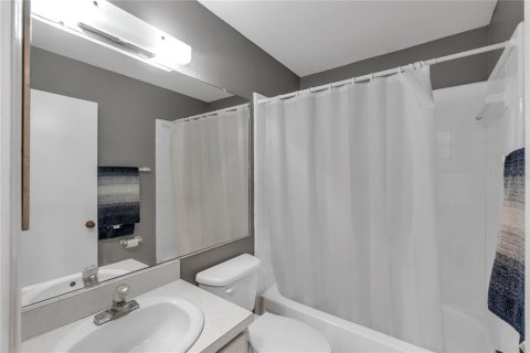 Condo in Sun City Center, Florida, 2 bedrooms № 2120413 - photo 15