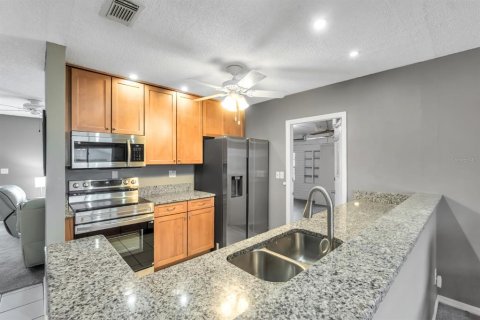 Condo in Sun City Center, Florida, 2 bedrooms № 2120413 - photo 5