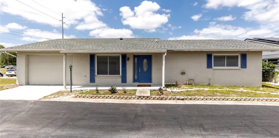 Condo in Sun City Center, Florida, 2 bedrooms № 2120413