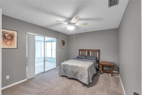 Condo in Sun City Center, Florida, 2 bedrooms № 2120413 - photo 13