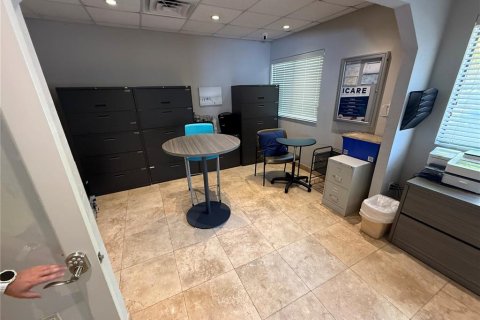 Immobilier commercial à louer à Gainesville, Floride: 673.54 m2 № 2143099 - photo 13