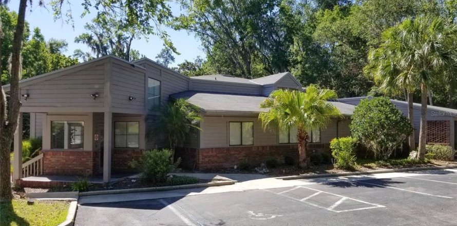 Immobilier commercial à Gainesville, Floride 673.54 m2 № 2143099