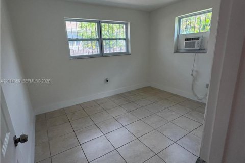 Villa ou maison à louer à Miami, Floride: 2 chambres, 130.43 m2 № 2076059 - photo 15