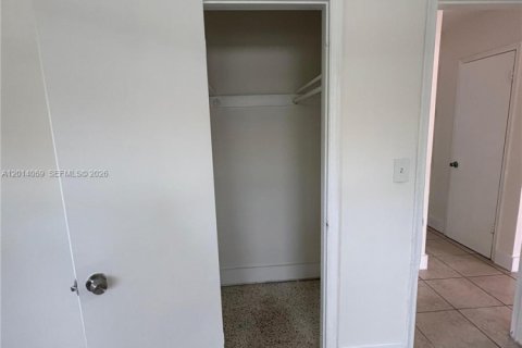 Villa ou maison à louer à Miami, Floride: 2 chambres, 130.43 m2 № 2076059 - photo 16
