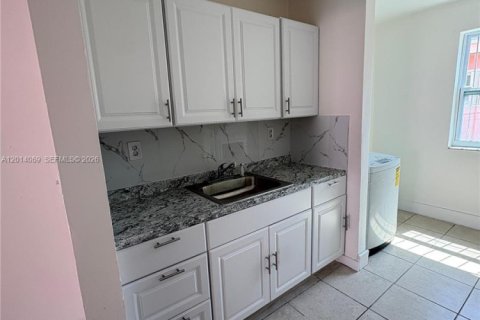 Villa ou maison à louer à Miami, Floride: 2 chambres, 130.43 m2 № 2076059 - photo 7