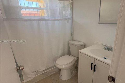 Villa ou maison à louer à Miami, Floride: 2 chambres, 130.43 m2 № 2076059 - photo 20