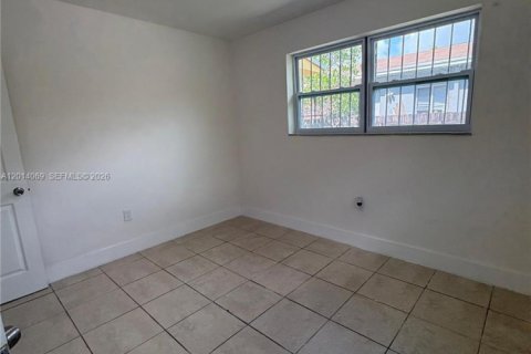 Villa ou maison à louer à Miami, Floride: 2 chambres, 130.43 m2 № 2076059 - photo 17