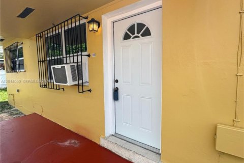 Villa ou maison à louer à Miami, Floride: 2 chambres, 130.43 m2 № 2076059 - photo 3