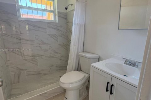 Villa ou maison à louer à Miami, Floride: 2 chambres, 130.43 m2 № 2076059 - photo 22