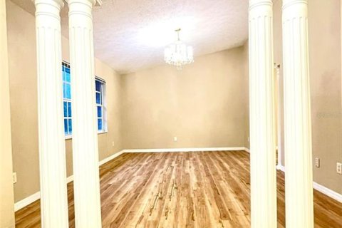 House in Dover, Florida 4 bedrooms, 268.49 sq.m. № 1784657 - photo 3