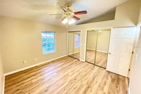 House in Dover, Florida 4 bedrooms, 268.49 sq.m. № 1784657 - photo 10
