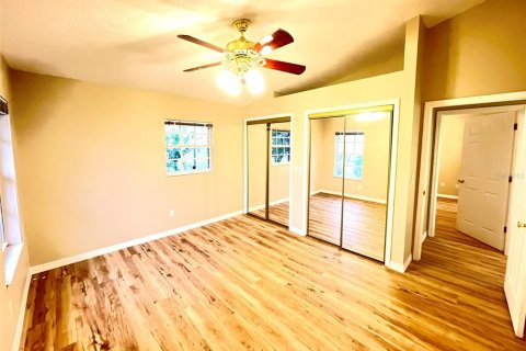 House in Dover, Florida 4 bedrooms, 268.49 sq.m. № 1784657 - photo 12