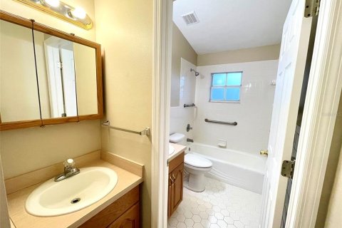 House in Dover, Florida 4 bedrooms, 268.49 sq.m. № 1784657 - photo 14