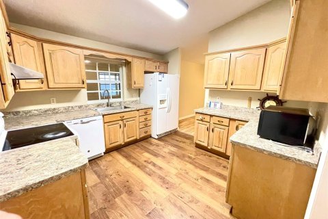 House in Dover, Florida 4 bedrooms, 268.49 sq.m. № 1784657 - photo 6