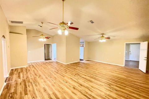 House in Dover, Florida 4 bedrooms, 268.49 sq.m. № 1784657 - photo 4
