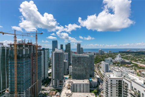 Condominio en alquiler en Miami, Florida, 3 dormitorios, 177.81 m2 № 2007010 - foto 14