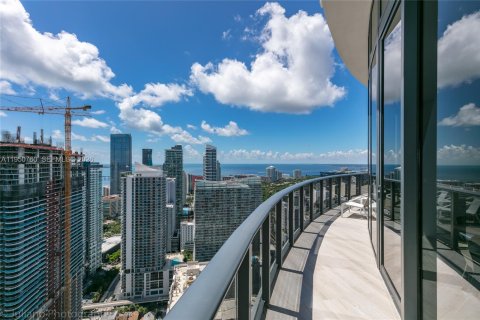 Condominio en alquiler en Miami, Florida, 3 dormitorios, 177.81 m2 № 2007010 - foto 11